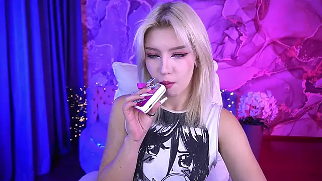 Snapshot of SelenaIris chatting on October 8, 6:44 am SelenaIris online show from October 8, 6:44 am