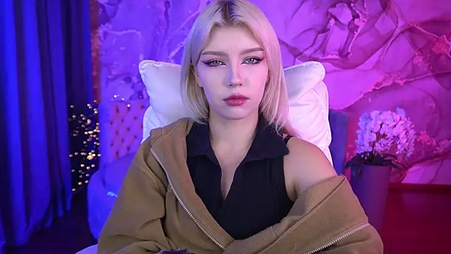 Snapshot of SelenaIris chatting on October 11, 7:29 am SelenaIris online show from October 11, 7:29 am