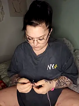 Snapshot of Saucy-Serenity chatting on May 13, 11:22 pm Saucy-Serenity online show from May 13, 11:22 pm