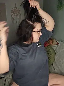 Snapshot of Saucy-Serenity chatting on May 17, 9:44 pm Saucy-Serenity online show from May 17, 9:44 pm