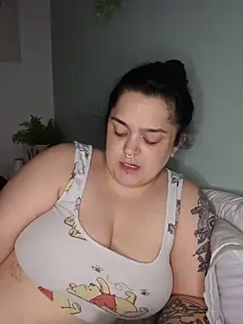 Snapshot of Saucy-Serenity chatting on June 21, 10:12 pm Saucy-Serenity online show from June 21, 10:12 pm