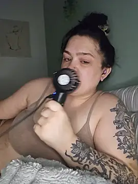 Snapshot of Saucy-Serenity chatting on June 23, 8:51 pm Saucy-Serenity online show from June 23, 8:51 pm
