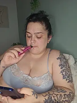 Snapshot of Saucy-Serenity chatting on June 24, 9:58 pm Saucy-Serenity online show from June 24, 9:58 pm