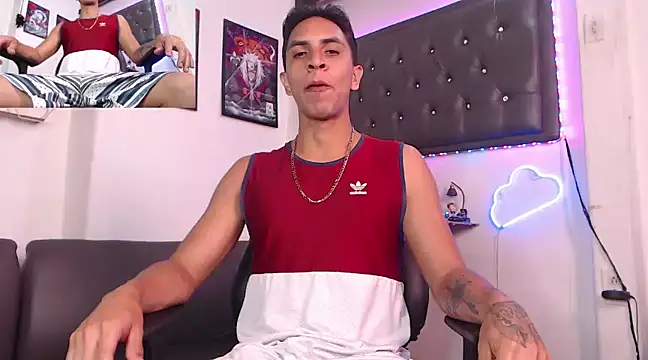 Snapshot of Monkey_uchiha777 chatting on March 16, 2:55 pm Monkey uchiha777 online show from March 16, 2:55 pm