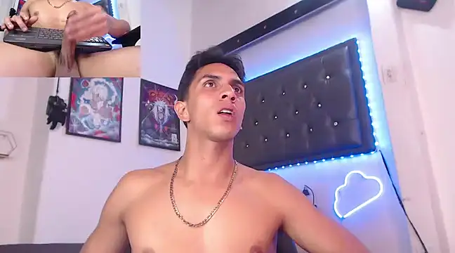 Snapshot of Monkey_uchiha777 chatting on March 18, 6:59 pm Monkey uchiha777 online show from March 18, 6:59 pm