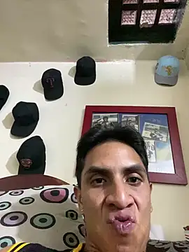 Snapshot of Monkey_uchiha777 chatting on March 18, 10:37 pm Monkey uchiha777 online show from March 18, 10:37 pm