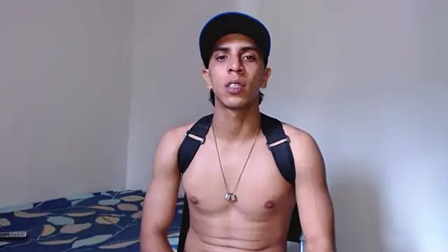 Snapshot of Monkey_uchiha777 chatting on November 17, 4:13 pm Monkey uchiha777 online show from November 17, 4:13 pm