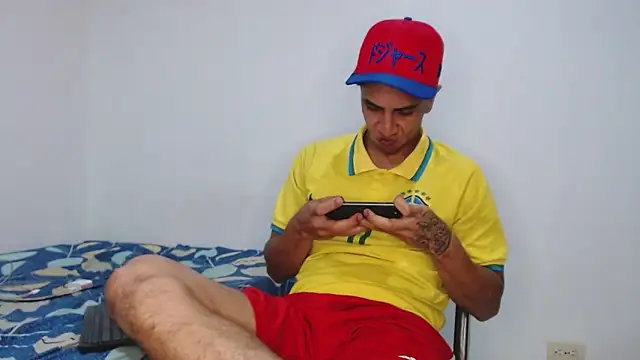 Snapshot of Monkey_uchiha777 chatting on December 1, 10:48 pm Monkey uchiha777 online show from December 1, 10:48 pm