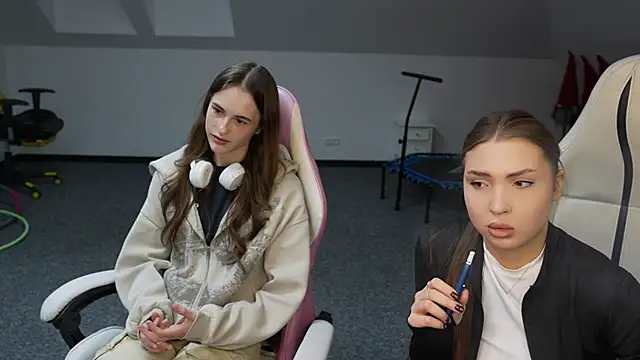 Snapshot of Billie054 chatting on November 8, 11:54 am Billie054 online show from November 8, 11:54 am