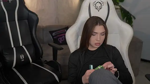 Snapshot of Billie054 chatting on November 26, 8:15 am Billie054 online show from November 26, 8:15 am