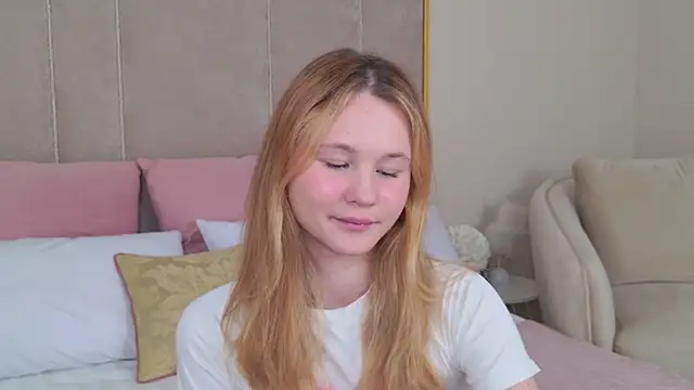 AmeliRoyse online show from June 19, 5:17 pm