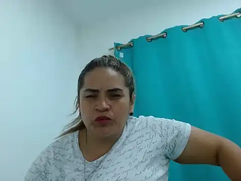 Snapshot of Milena_Foox chatting on December 18, 1:11 am Milena Foox online show from December 18, 1:11 am