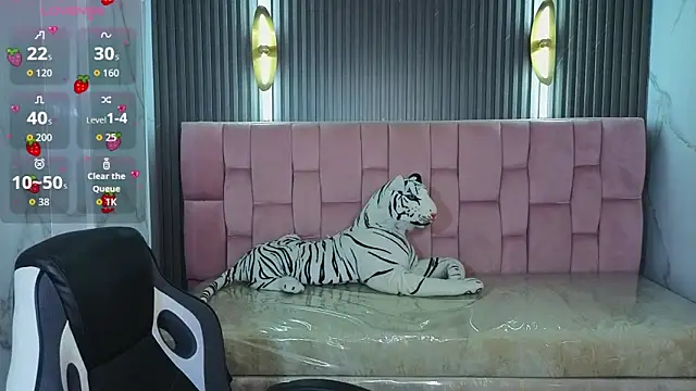 Snapshot of _wendy_b chatting on November 27, 7:49 pm wendy b online show from November 27, 7:49 pm