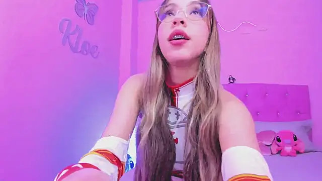 Snapshot of KloeJonnes_ chatting on July 21, 8:33 pm KloeJonnes online show from July 21, 8:33 pm
