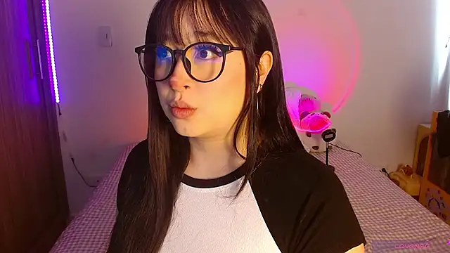 Oliviargf online show from June 11, 1:20 pm