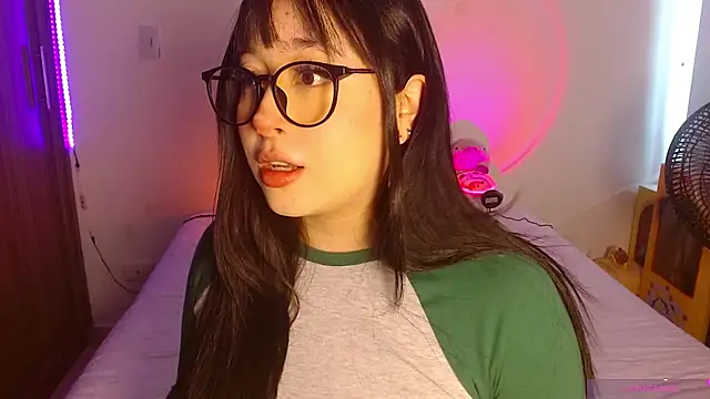 Snapshot of Oliviargf chatting on June 23, 1:31 pm Oliviargf online show from June 23, 1:31 pm