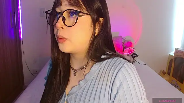 Snapshot of Oliviargf chatting on June 24, 1:43 pm Oliviargf online show from June 24, 1:43 pm
