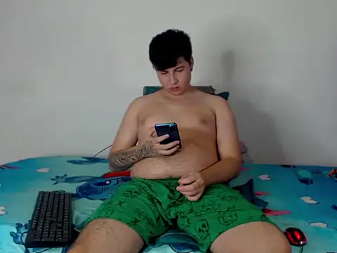 Snapshot of CrissConor chatting on June 18, 4:44 pm CrissConor online show from June 18, 4:44 pm