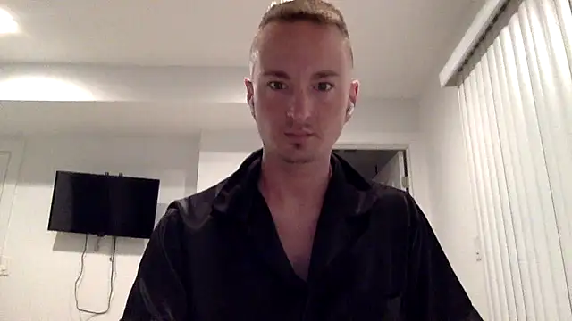 Snapshot of TheDaddy005 chatting on March 6, 2:41 am TheDaddy005 online show from March 6, 2:41 am