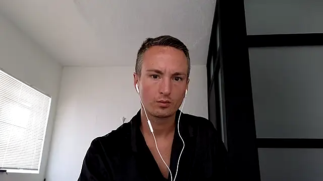 Snapshot of TheDaddy005 chatting on March 28, 5:12 pm TheDaddy005 online show from March 28, 5:12 pm