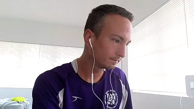 Snapshot of TheDaddy005 chatting on April 1, 4:26 pm TheDaddy005 online show from April 1, 4:26 pm