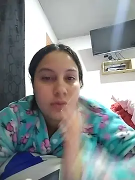 esmeralda jadees online show from May 13, 1:19 pm