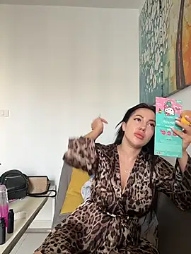 Snapshot of AleksandraRich chatting on November 25, 1:16 am AleksandraRich online show from November 25, 1:16 am