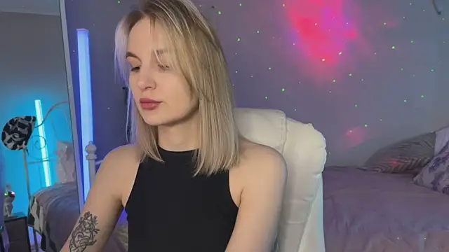  Vikky Moon  online show from June 5, 12:50 am
