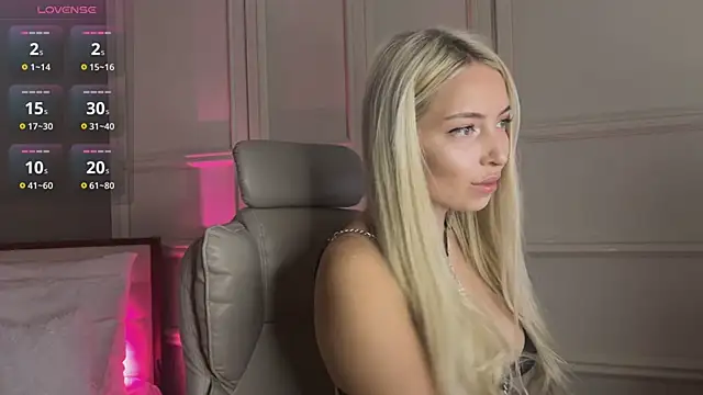 Snapshot of OhMyEmma chatting on March 10, 1:12 am OhMyEmma online show from March 10, 1:12 am