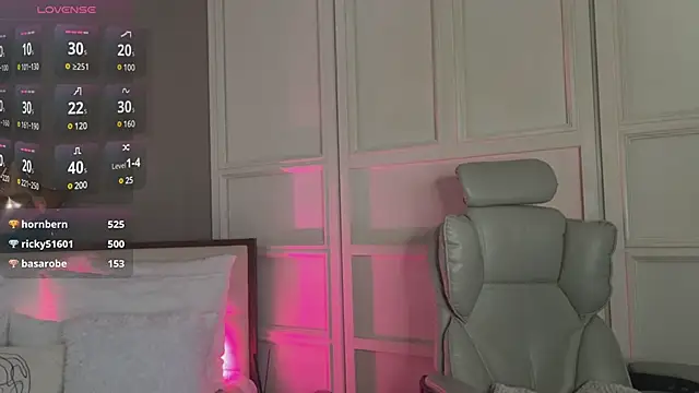 Snapshot of OhMyEmma chatting on March 10, 4:17 am OhMyEmma online show from March 10, 4:17 am