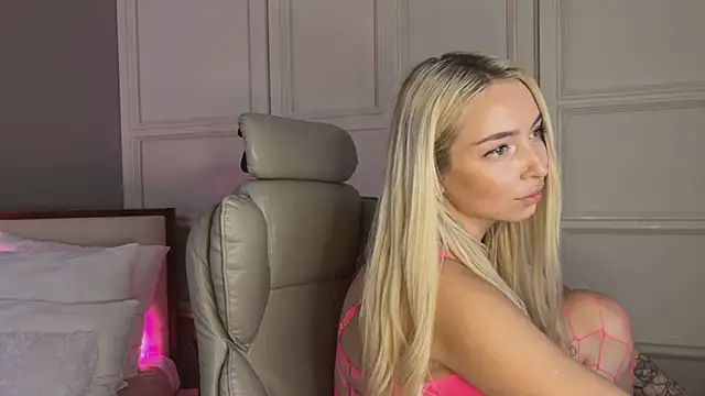 Snapshot of OhMyEmma chatting on March 12, 4:08 am OhMyEmma online show from March 12, 4:08 am