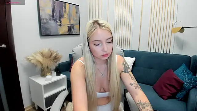 Snapshot of OhMyEmma chatting on March 17, 1:03 am OhMyEmma online show from March 17, 1:03 am