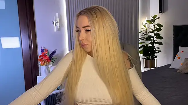 Snapshot of OhMyEmma chatting on October 15, 1:28 am OhMyEmma online show from October 15, 1:28 am