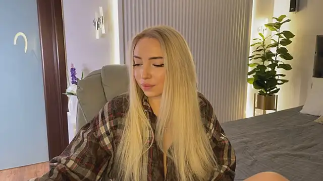 Snapshot of OhMyEmma chatting on November 19, 1:16 am OhMyEmma online show from November 19, 1:16 am