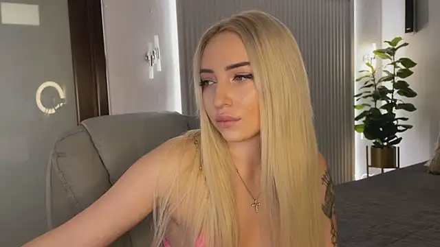 Snapshot of OhMyEmma chatting on November 30, 1:20 am OhMyEmma online show from November 30, 1:20 am