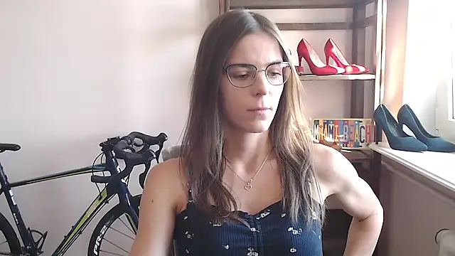 Snapshot of love_megi chatting on April 21, 1:28 pm love megi online show from April 21, 1:28 pm