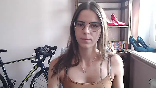 Snapshot of love_megi chatting on April 23, 1:24 pm love megi online show from April 23, 1:24 pm