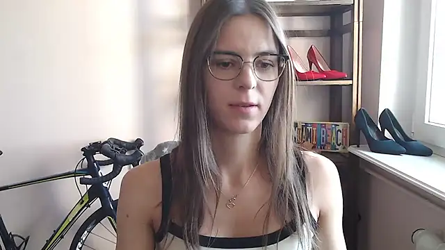Snapshot of love_megi chatting on May 2, 6:29 am love megi online show from May 2, 6:29 am
