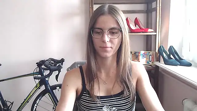 Snapshot of love_megi chatting on May 4, 1:29 pm love megi online show from May 4, 1:29 pm