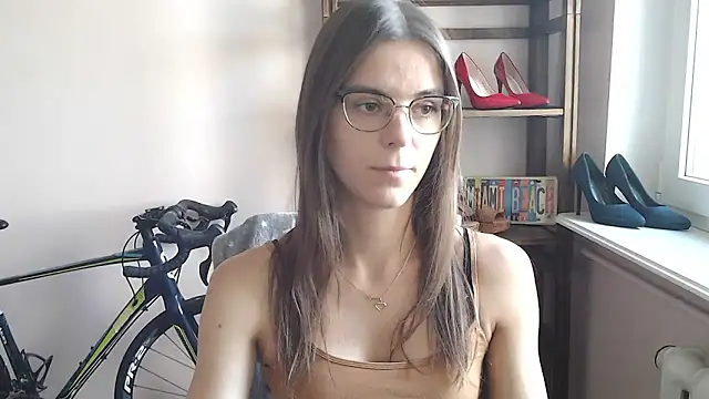 Snapshot of love_megi chatting on May 9, 6:18 am love megi online show from May 9, 6:18 am