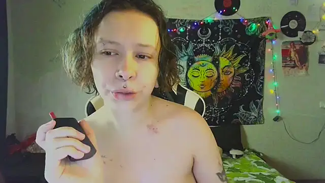 Snapshot of Lil_foxxx chatting on November 10, 10:36 am Lil foxxx online show from November 10, 10:36 am