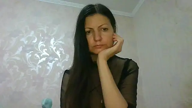 Snapshot of AliseWats chatting on August 8, 8:22 pm AliseWats online show from August 8, 8:22 pm