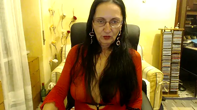 Snapshot of RobertaFox69 chatting on December 5, 8:16 pm RobertaFox69 online show from December 5, 8:16 pm