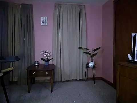 Snapshot of AlicePayne chatting on March 17, 3:57 am AlicePayne online show from March 17, 3:57 am