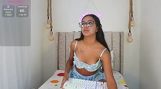 Snapshot of sofi_grisaless chatting on March 20, 9:26 am sofi grisaless online show from March 20, 9:26 am