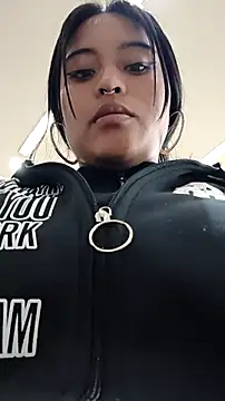 bella warzon online show from February 17, 3:40 pm