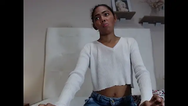 Snapshot of willow_smitt chatting on September 13, 1:22 pm willow smitt online show from September 13, 1:22 pm