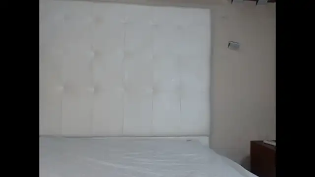 Snapshot of willow_smitt chatting on October 2, 12:23 pm willow smitt online show from October 2, 12:23 pm