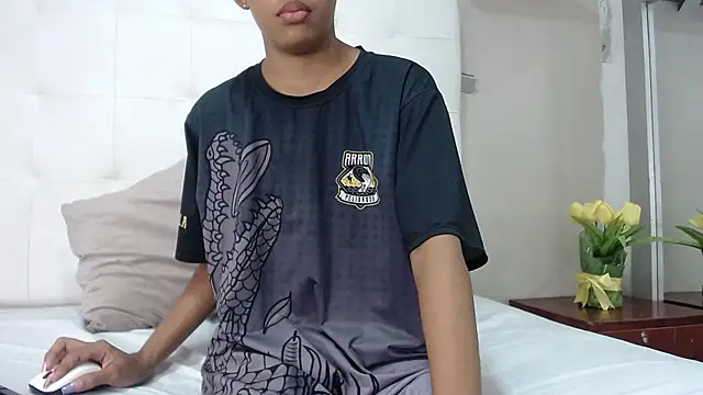 Snapshot of willow_smitt chatting on October 8, 11:52 am willow smitt online show from October 8, 11:52 am