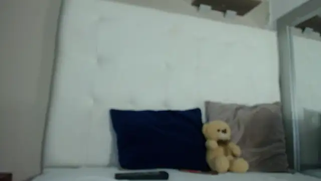 Snapshot of willow_smitt chatting on November 8, 12:05 pm willow smitt online show from November 8, 12:05 pm